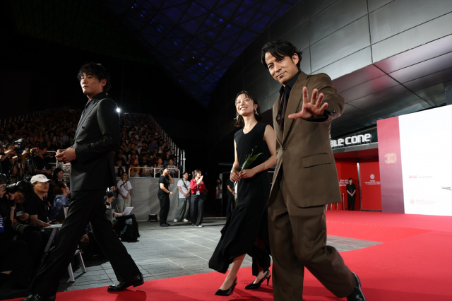 明石家さんま 大阪関西万博 会場限定　 Tシャツ　L 生きてるだけでまるもうけ ORICON NEWS：70歳・明石家さんま、万博で「生きてるだけで丸