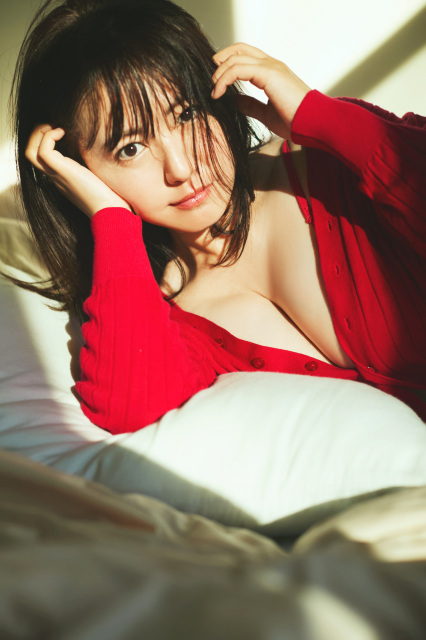 さやかさん専用 グラビアレジェンド”42歳・磯山さやか、美谷間＆やわらか完熟ボディ