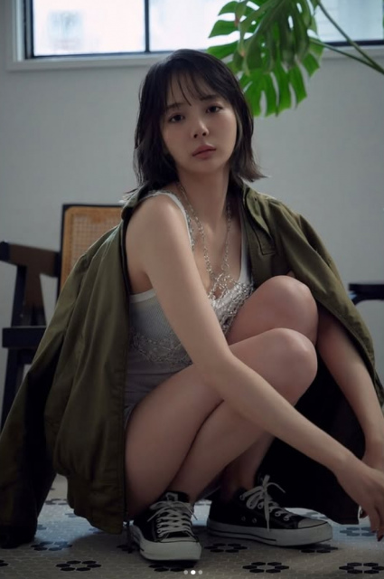 岡田紗佳、役満ボディ全開 デジタル写真集カットに反響「さすが