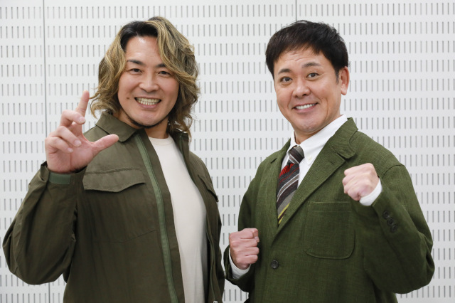 古田敦也氏、還暦祝いに贈られた真っ赤なオリジナルユニフォームを披露