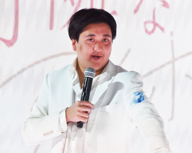 カカロニ栗谷、年末特番でサプライズ結婚発表 証人は明石家さんま 婚姻