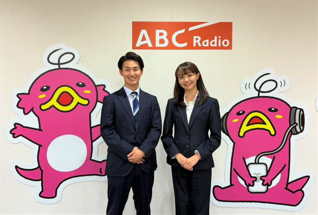舘ひろし、名古屋凱旋でポップコーン配布 赤エプロン姿でサプライズ