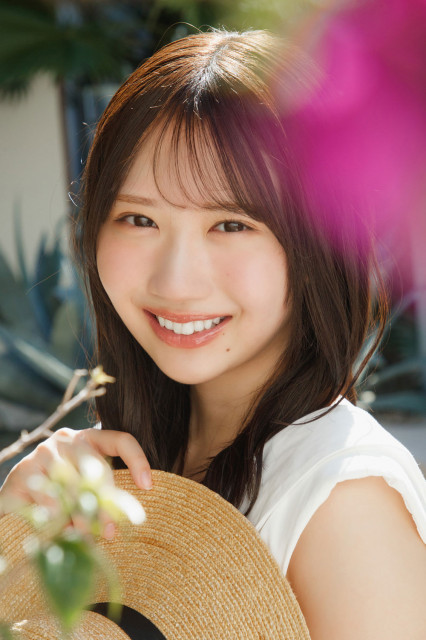日向坂46藤嶌果歩、純白衣装の初解禁ショット 1st写真集『果実の歩幅