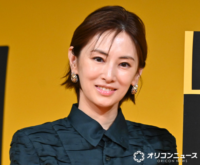 北川景子、超タイトな黒ドレスで圧巻「AIには絶対出せない気品」を披露